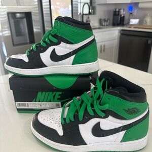 Air Jordan 1 - Retro High - Black/White/ & Lucky Green